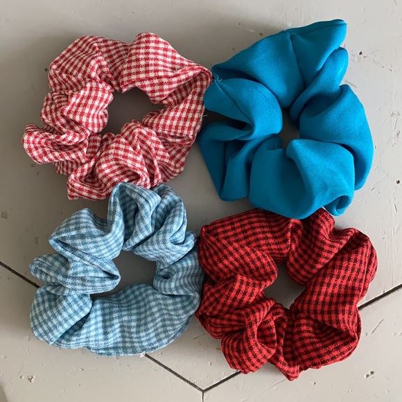 NWOT Set of 4 Scrunchies - Picture 3 of 3